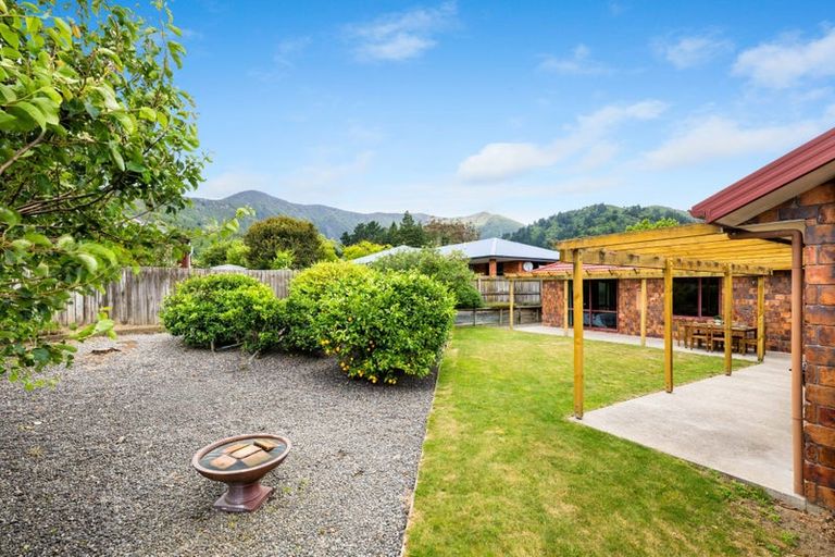 Photo of property in 20 Glentui Place, Waikawa, Picton, 7220