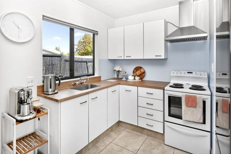 Photo of property in 27a Willoughby Avenue, Howick, Auckland, 2014