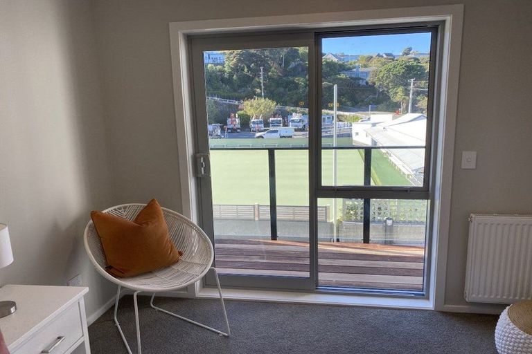 Photo of property in 2/7 Grays Road, Plimmerton, Porirua, 5026
