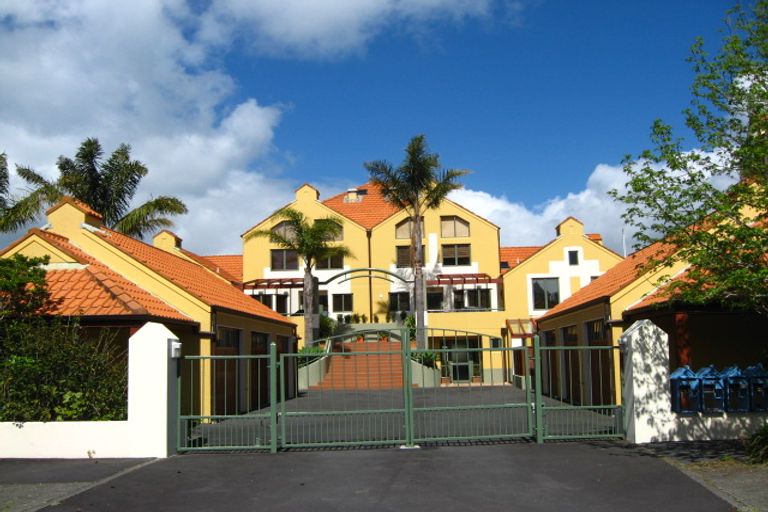 Photo of property in 40 Harbour Village Drive, Gulf Harbour, Whangaparaoa, 0930