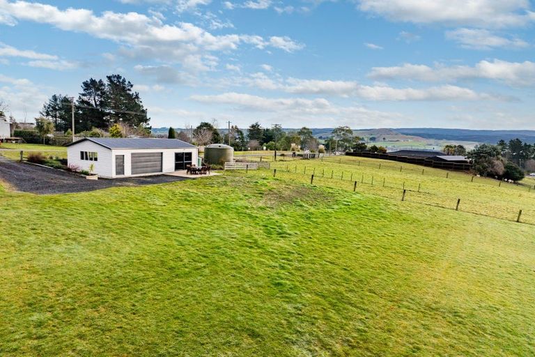 Photo of property in 28 Lakeview Street, Waihola, 9073
