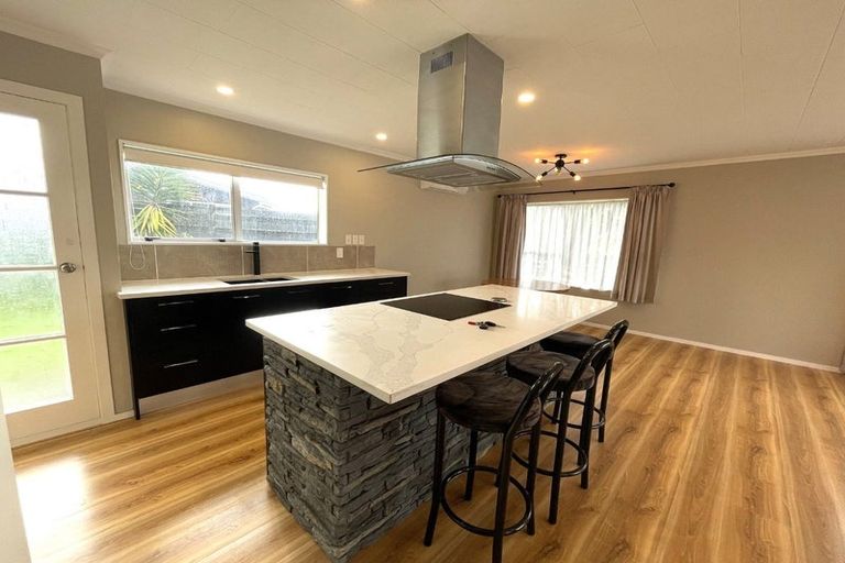 Photo of property in 27 Warkworth Grove, Bell Block, New Plymouth, 4312