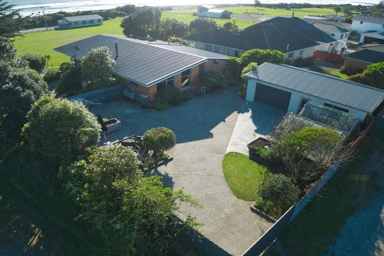 Photo of property in 25 Domain Terrace, Karoro, Greymouth, 7805