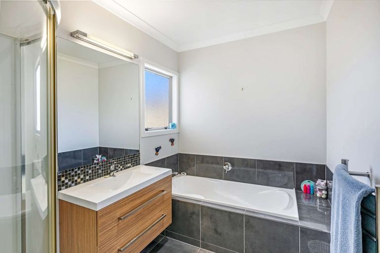 Photo of property in 29 Aoraki Road, Poraiti, Napier, 4112