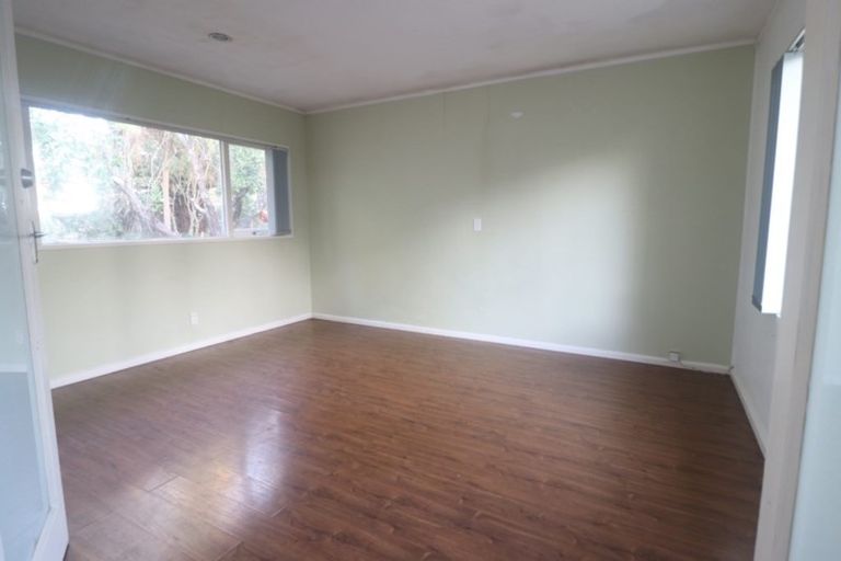 Photo of property in 1/198 Onewa Road, Birkenhead, Auckland, 0626