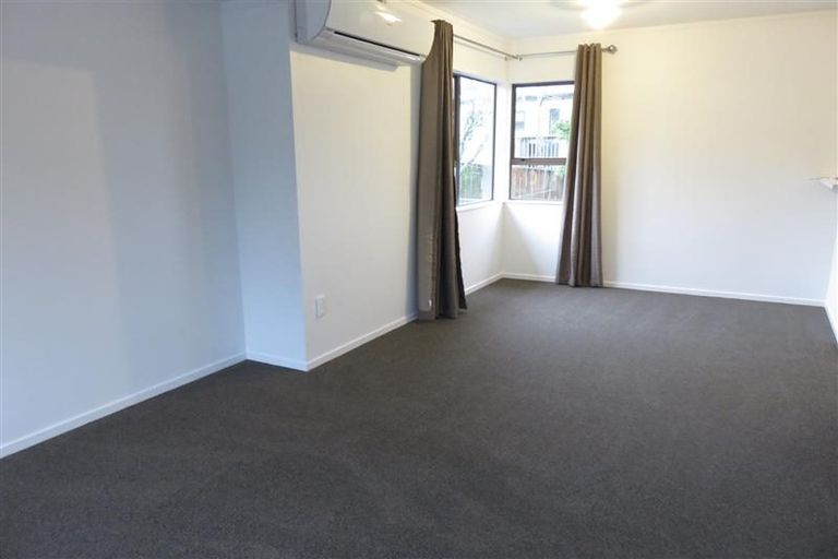 Photo of property in 20 Edgware Road, West Harbour, Auckland, 0618