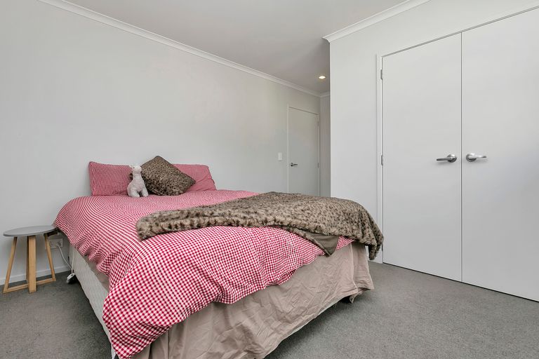 Photo of property in 12 Akeake Lane, Manurewa, Auckland, 2102