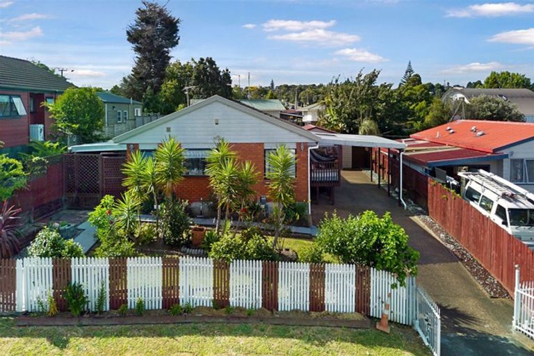 Photo of property in 45 Aldern Road, Massey, Auckland, 0614