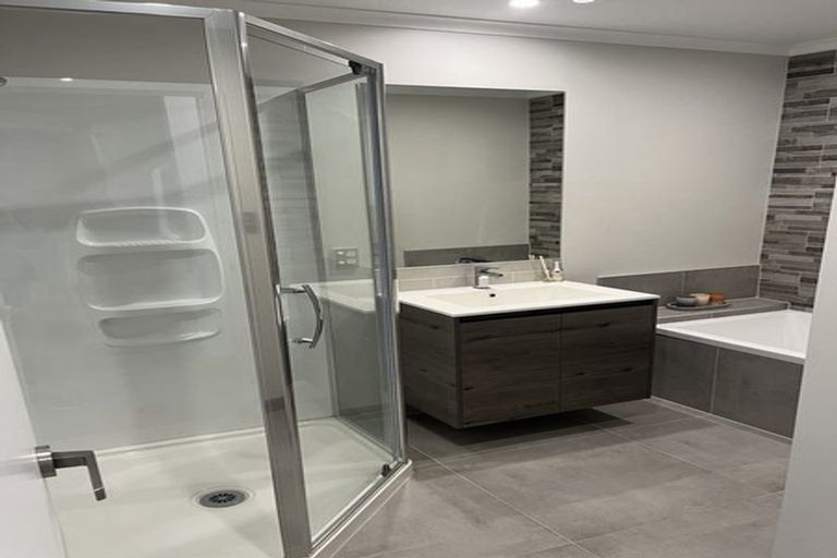 Photo of property in 32 Hobsonville Point Road, Hobsonville, Auckland, 0616