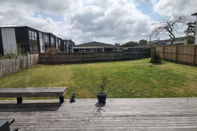 Photo of property in 9 Hinau Street, New Lynn, Auckland, 0600