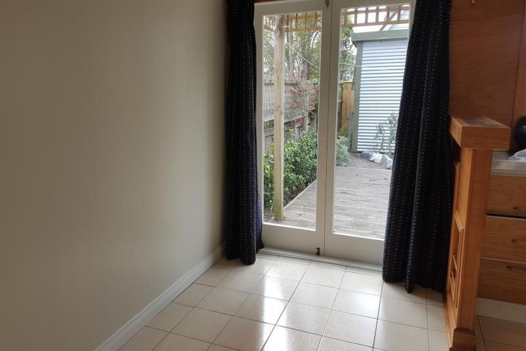 Photo of property in 6 Cardall Street, Newtown, Wellington, 6021