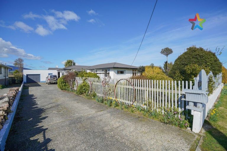 Photo of property in 37 Papatotara Road, Tuatapere, 9620