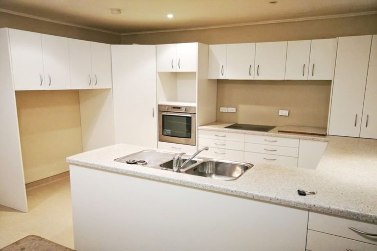 Photo of property in 26 Edwards Avenue, Henderson, Auckland, 0610