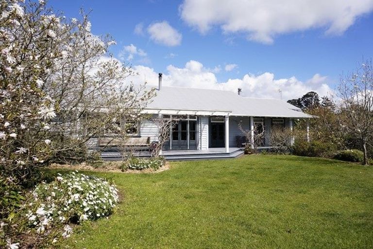 Photo of property in 126 Awai Road, Tarurutangi, New Plymouth, 4372