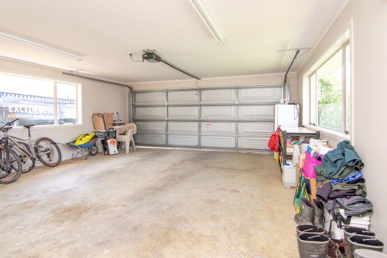 Photo of property in 9 Ruapehu Drive, Fitzherbert, Palmerston North, 4410