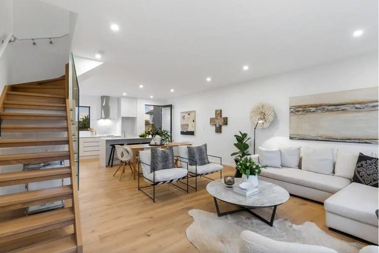 Photo of property in 4/82 East Coast Road, Milford, Auckland, 0620