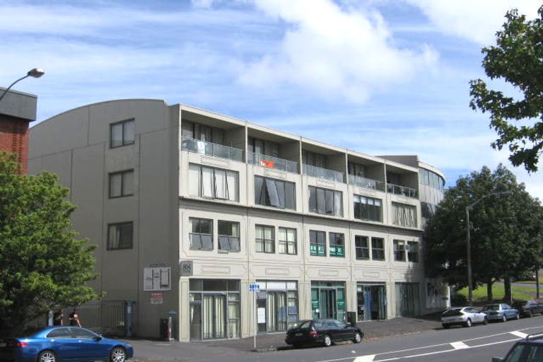 Photo of property in Cook Street Flats, 8/88 Cook Street, Auckland Central, Auckland, 1010
