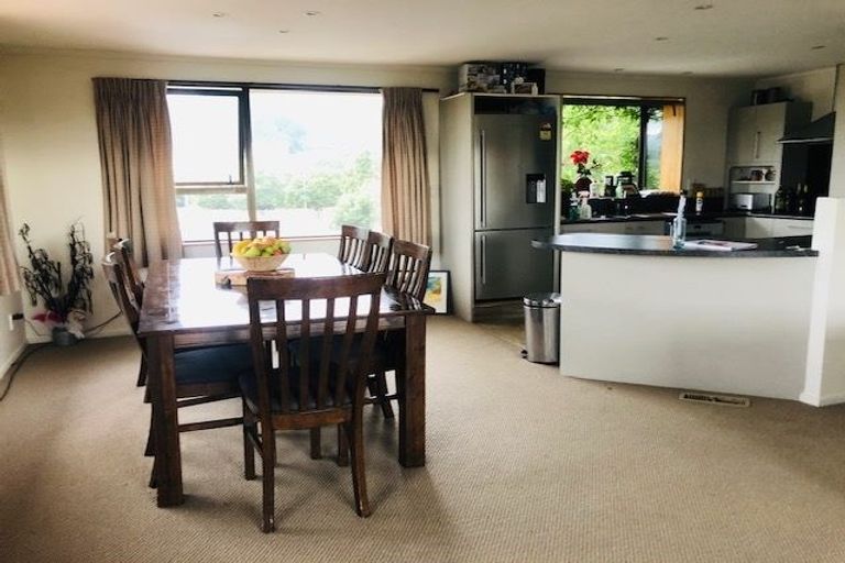 Photo of property in 5 Chilton Drive, Paraparaumu, 5032