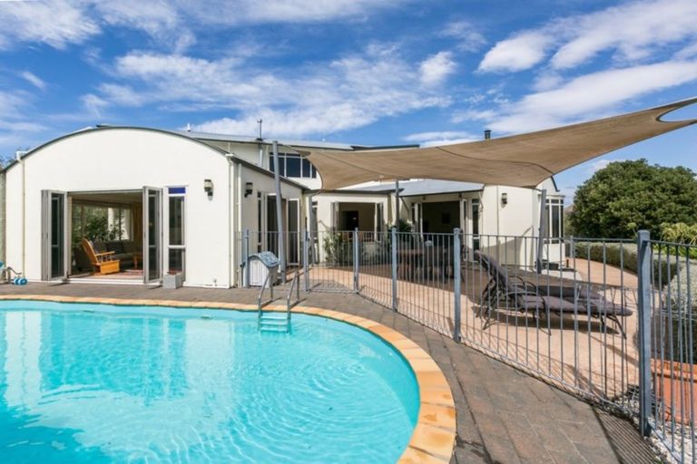 Photo of property in 15 Woodford Heights, Havelock North, 4130