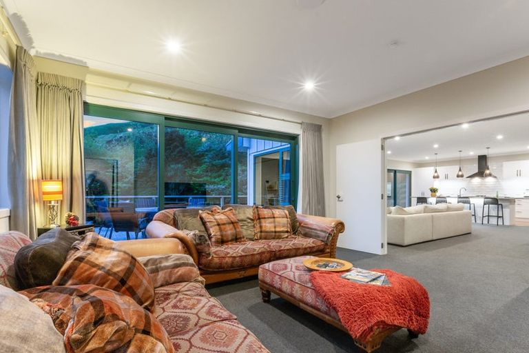 Photo of property in 1142 Paekakariki Hill Road, Paekakariki Hill, Porirua, 5381