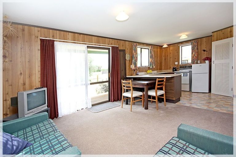 Photo of property in 16 Nuku Street, Tangimoana, 4822