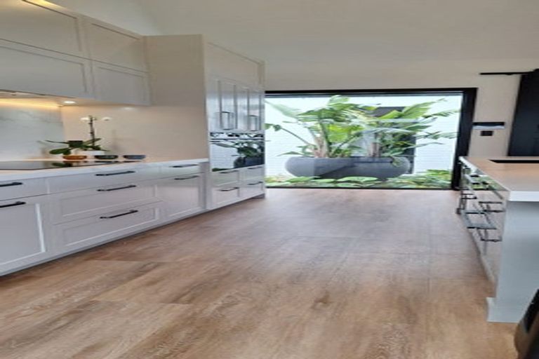 Photo of property in 46 Harry Dreadon Road, Opaheke, Papakura, 2584