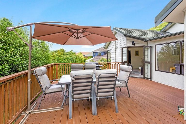 Photo of property in 70 Peterhouse Street, Tawa, Wellington, 5028