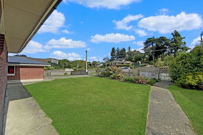 Photo of property in 8 Feltham Street, Hunterville, 4730