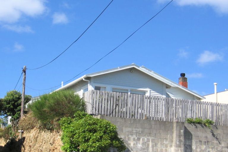 Photo of property in 50a Nevay Road, Karaka Bays, Wellington, 6022