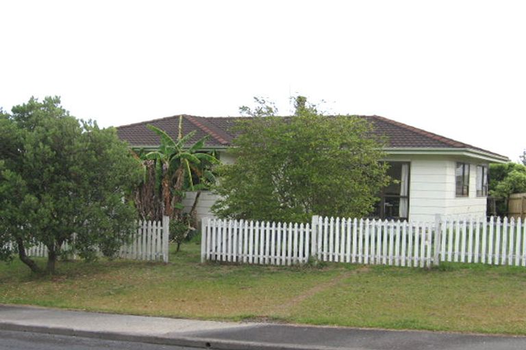 Photo of property in 19 Fitzherbert Avenue, West Harbour, Auckland, 0618