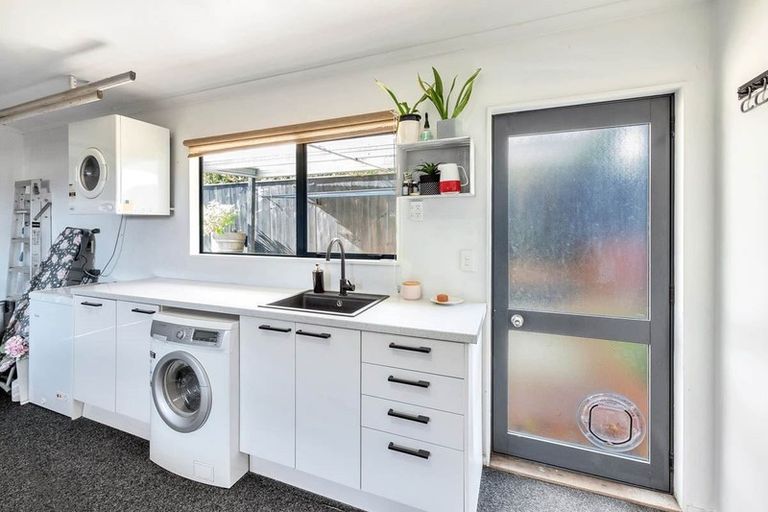 Photo of property in 2/103 Bond Crescent, Forrest Hill, Auckland, 0620