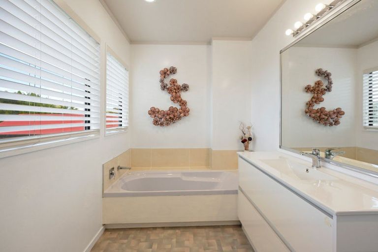 Photo of property in 47 Lake Road, Horsham Downs, Hamilton, 3281