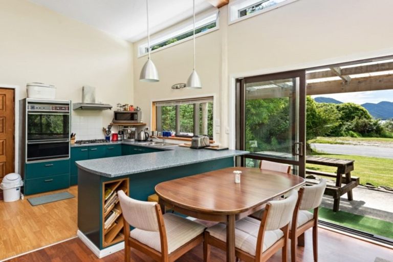 Photo of property in 742 Queen Charlotte Drive, Havelock, Picton, 7281