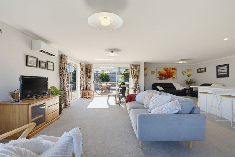 Photo of property in 15 Hamon Place, Pukehangi, Rotorua, 3015