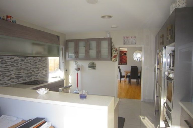 Photo of property in 1 Cherry Grove, Strathmore Park, Wellington, 6022