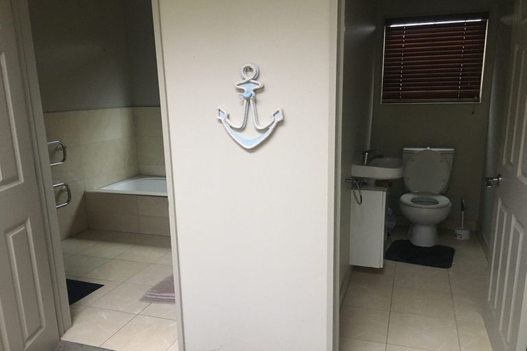 Photo of property in 21 Condor Place, Unsworth Heights, Auckland, 0632