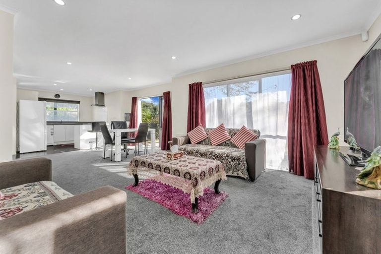Photo of property in 7 Newfound Way, Glen Eden, Auckland, 0602