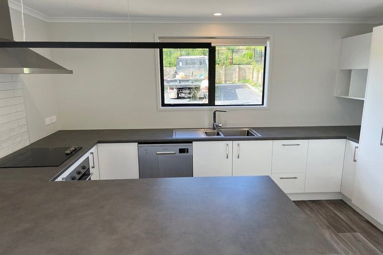 Photo of property in 16 Wrybill Way, Welcome Bay, Tauranga, 3112