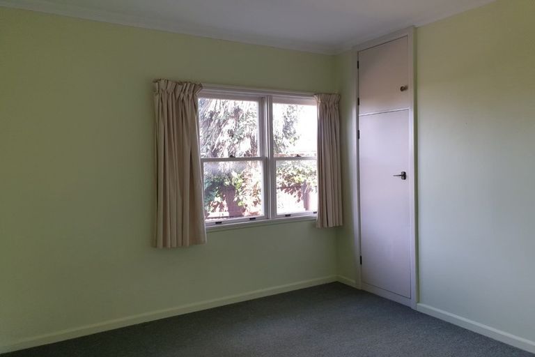 Photo of property in 18 Puketapu Road, Taradale, Napier, 4112