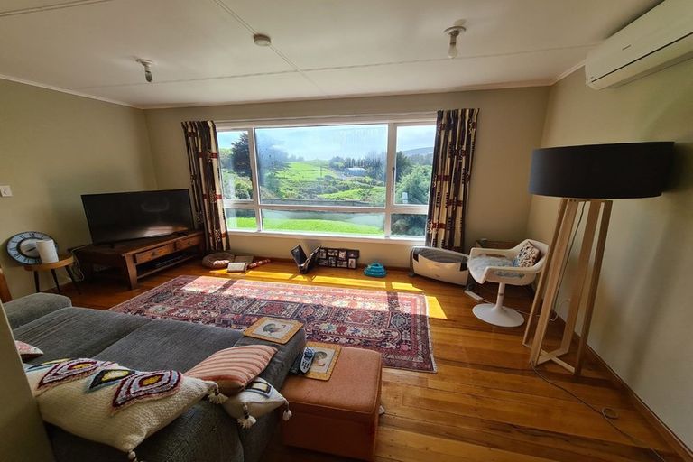 Photo of property in 21 Richmond Hill, Glenside, Wellington, 6037