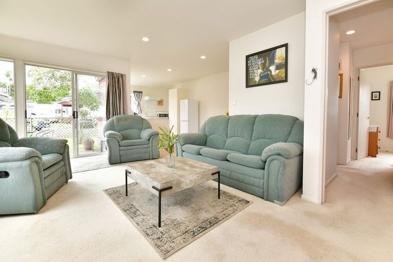 Photo of property in 15 The Grove, Red Beach, 0932