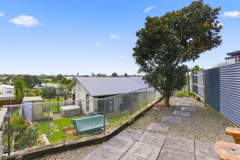 Photo of property in 2 Sunset Terrace, Waikanae Beach, Waikanae, 5036