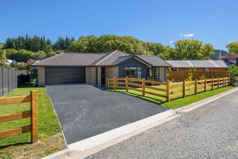 Photo of property in 16 Alice Burn Drive, Luggate, Cromwell, 9383