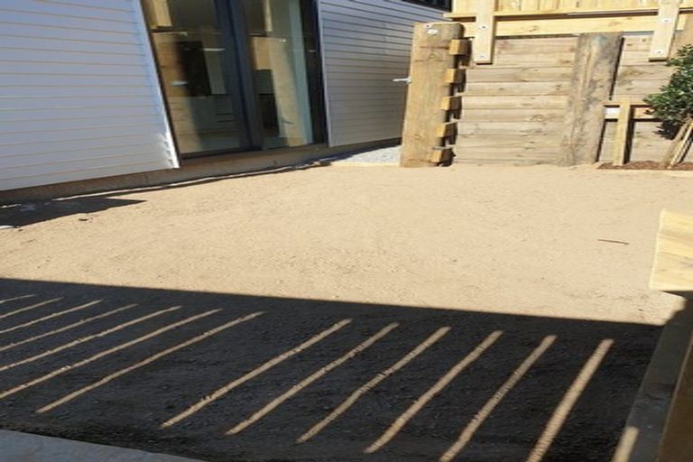 Photo of property in 15/62 Spenmoor Street, Newlands, Wellington, 6037