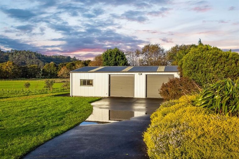 Photo of property in 50 Robert Might Road, Kumeu, 0810