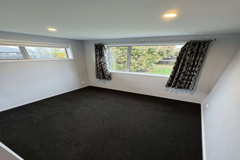 Photo of property in 17 Royal Park Drive, Parklands, Christchurch, 8083