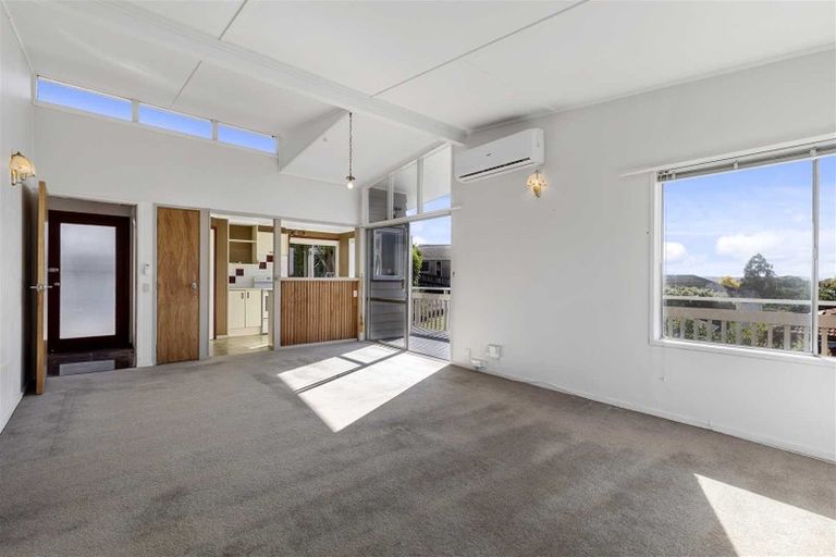 Photo of property in 68 Selwyn Crescent, Forrest Hill, Auckland, 0620