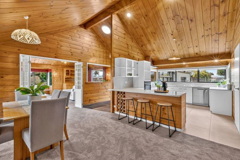 Photo of property in 14 Parfitt Place, Ngatea, 3503