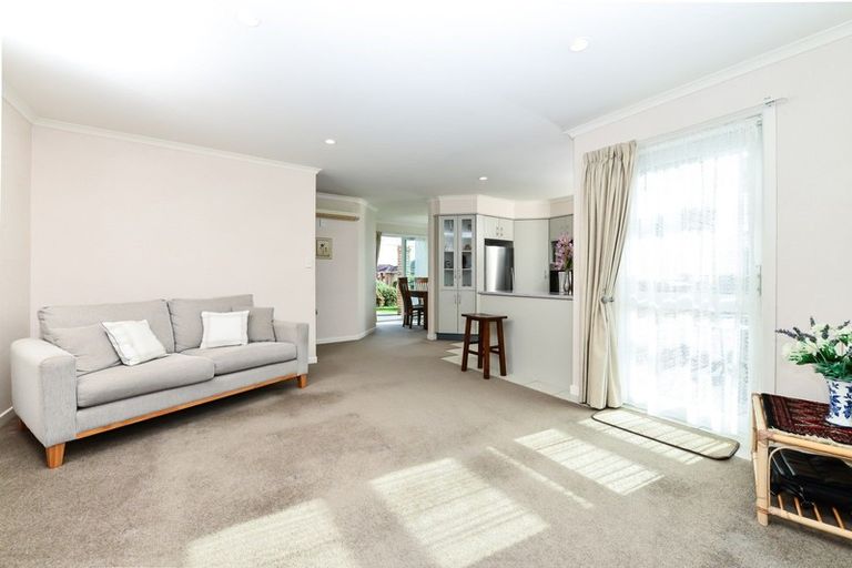 Photo of property in 14 Sovereign Isle Lane, Rototuna, Hamilton, 3210