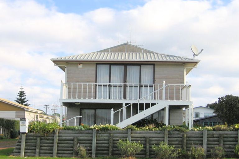 Photo of property in 826 Papamoa Beach Road, Papamoa Beach, Papamoa, 3118